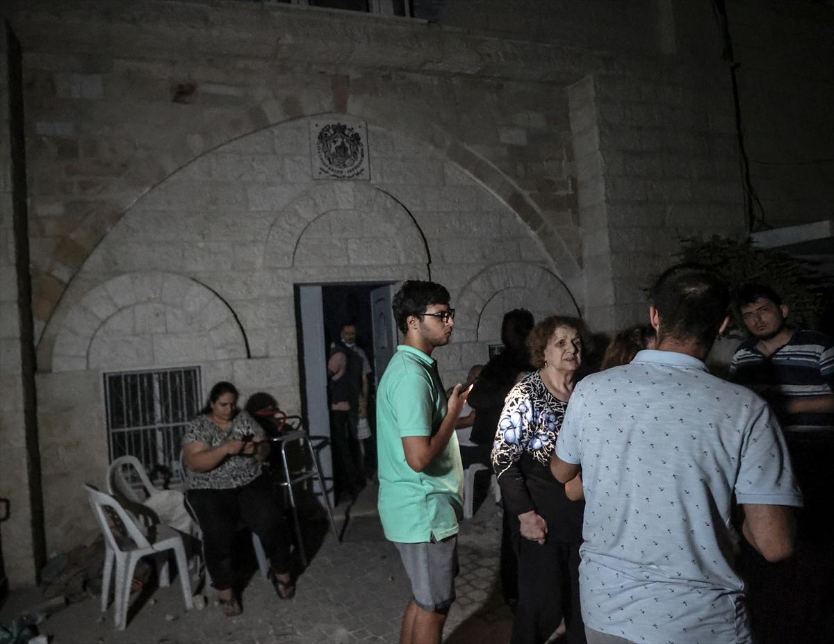 İsrail ordusunun vurduğu kilisede saldırının izleri