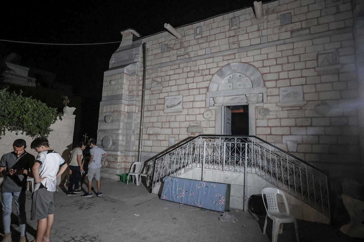 İsrail ordusunun vurduğu kilisede saldırının izleri