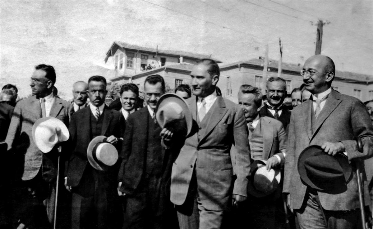 100 fotoğraf ile Mustafa Kemal Atatürk