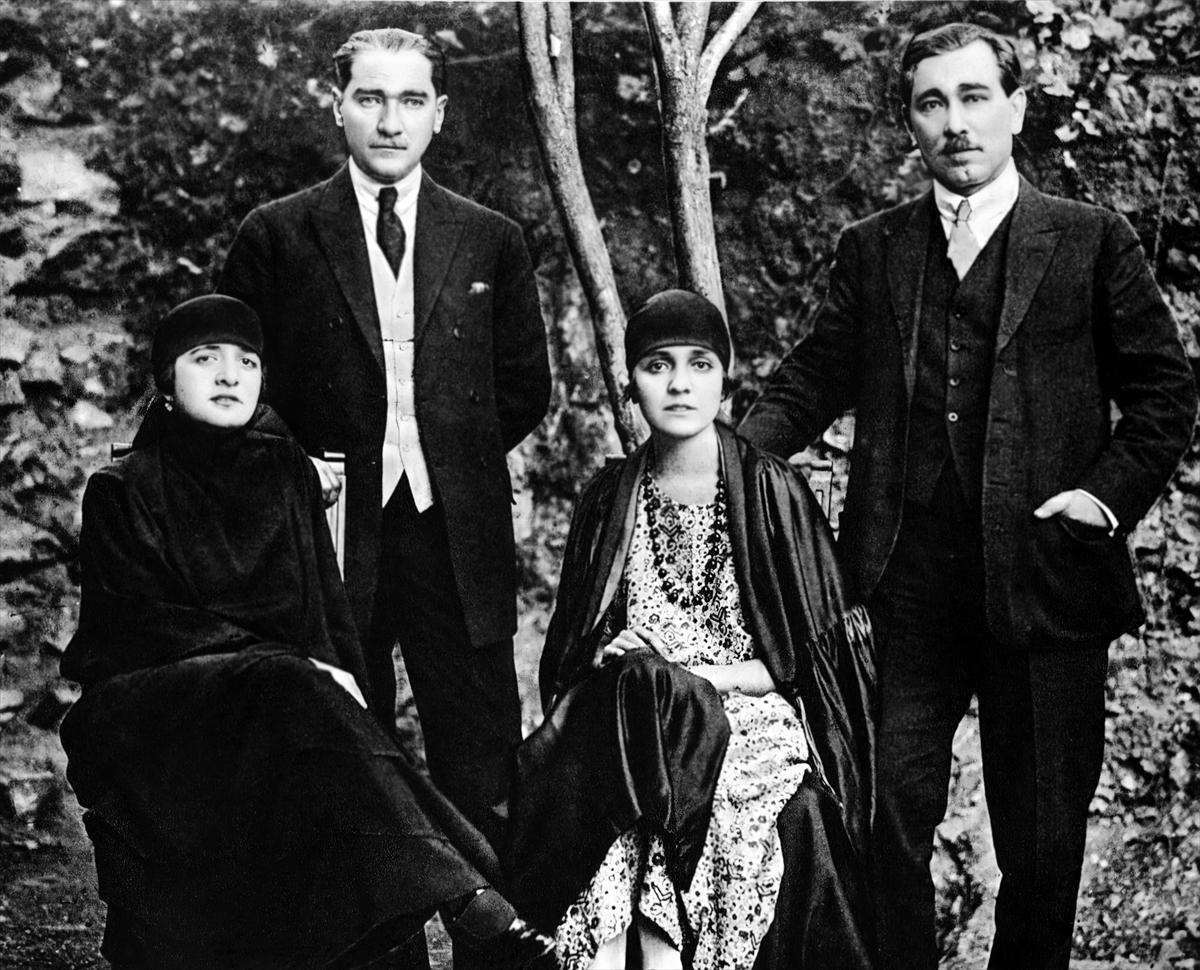 100 fotoğraf ile Mustafa Kemal Atatürk