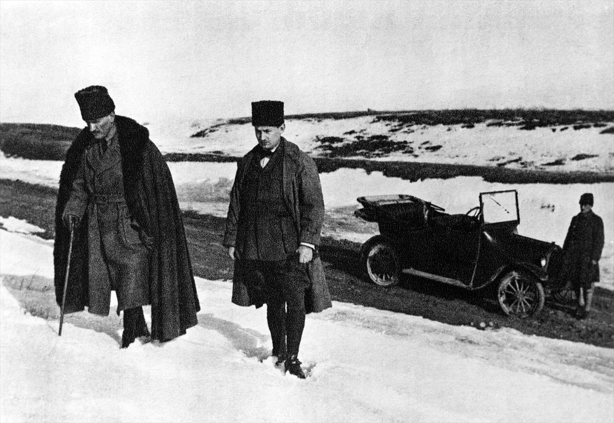 100 fotoğraf ile Mustafa Kemal Atatürk