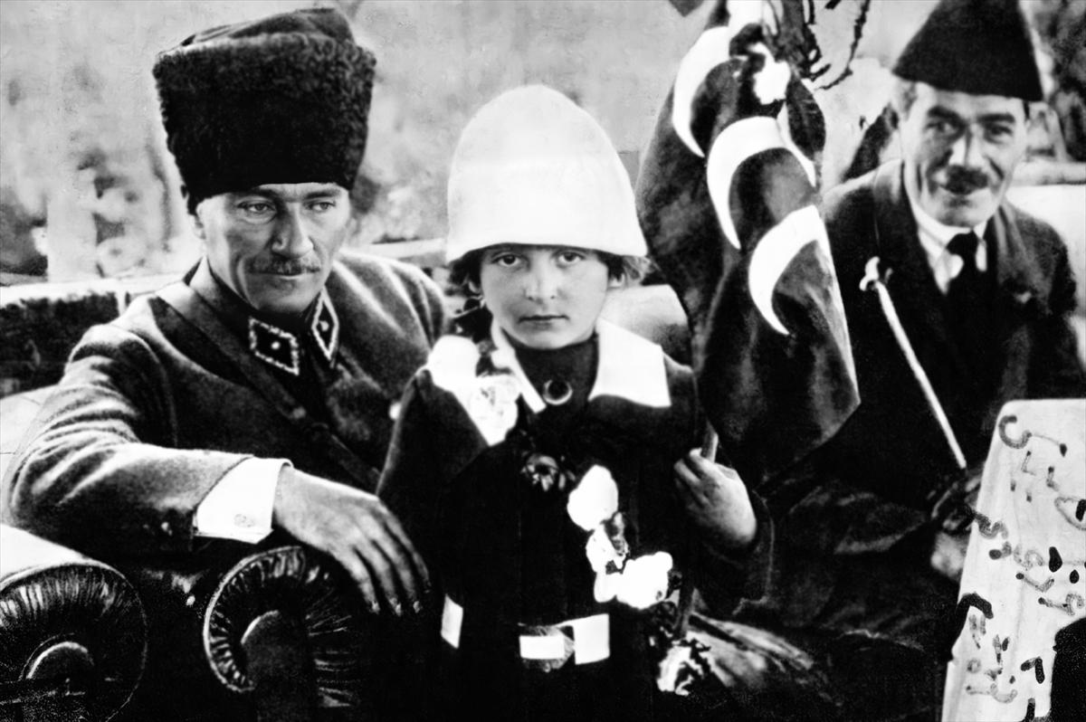100 fotoğraf ile Mustafa Kemal Atatürk