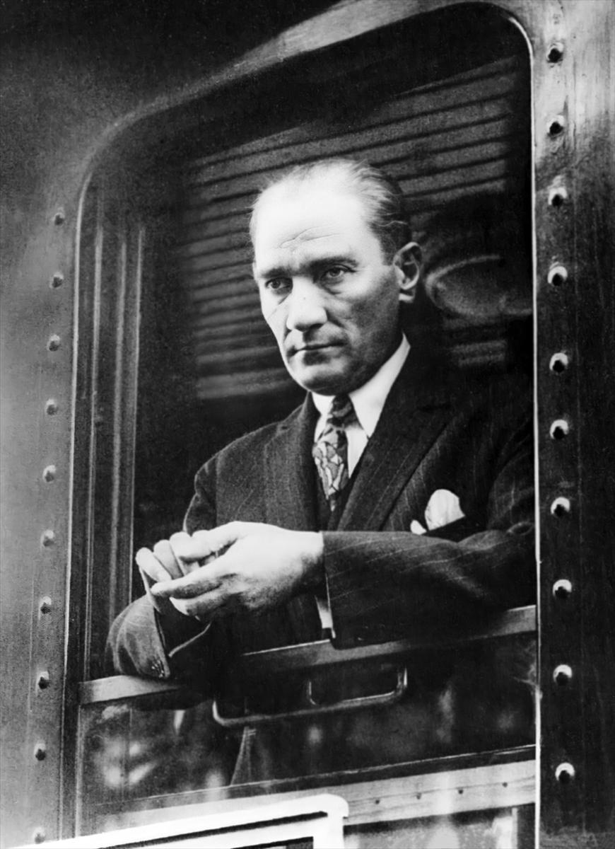 100 fotoğraf ile Mustafa Kemal Atatürk