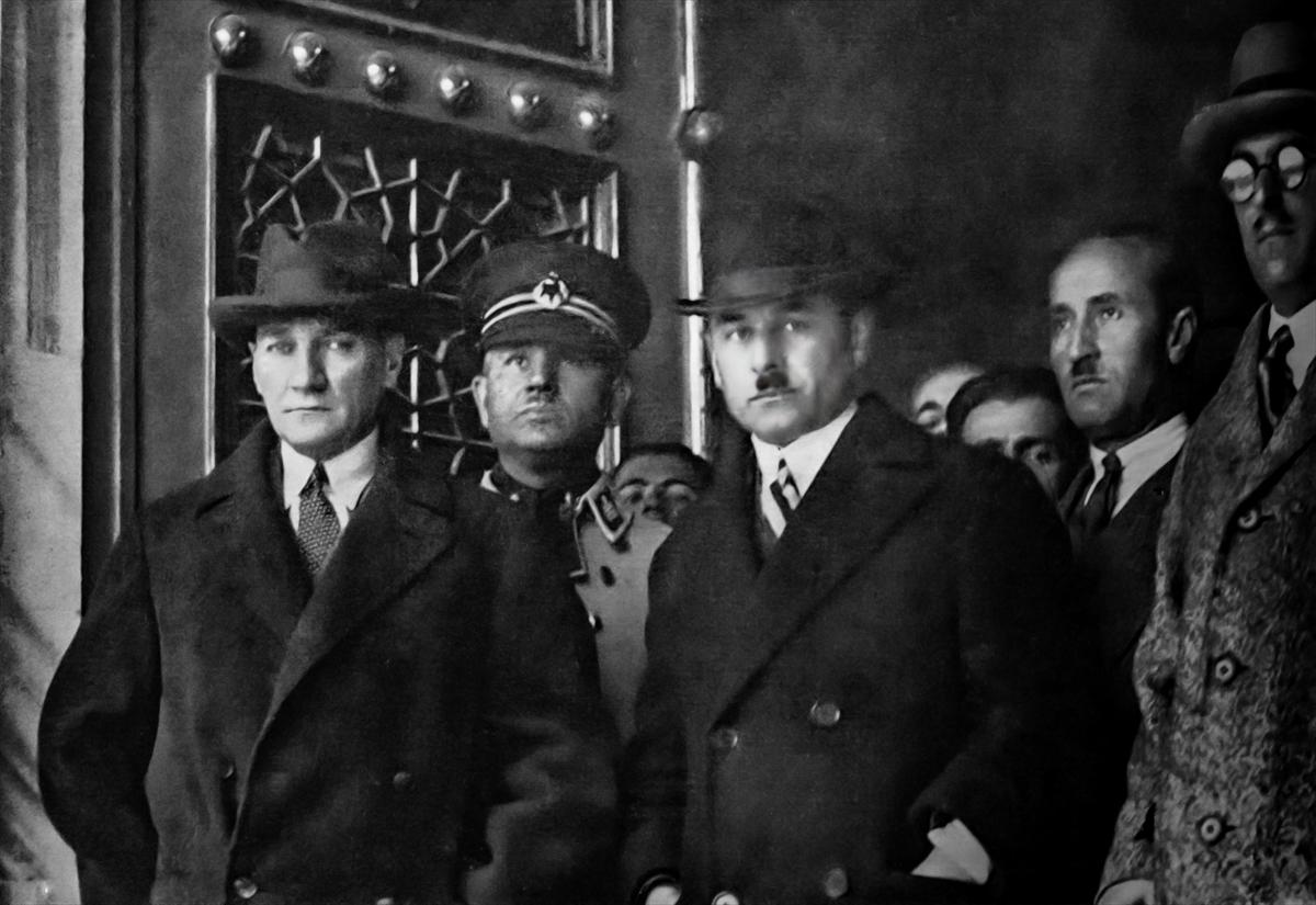 100 fotoğraf ile Mustafa Kemal Atatürk