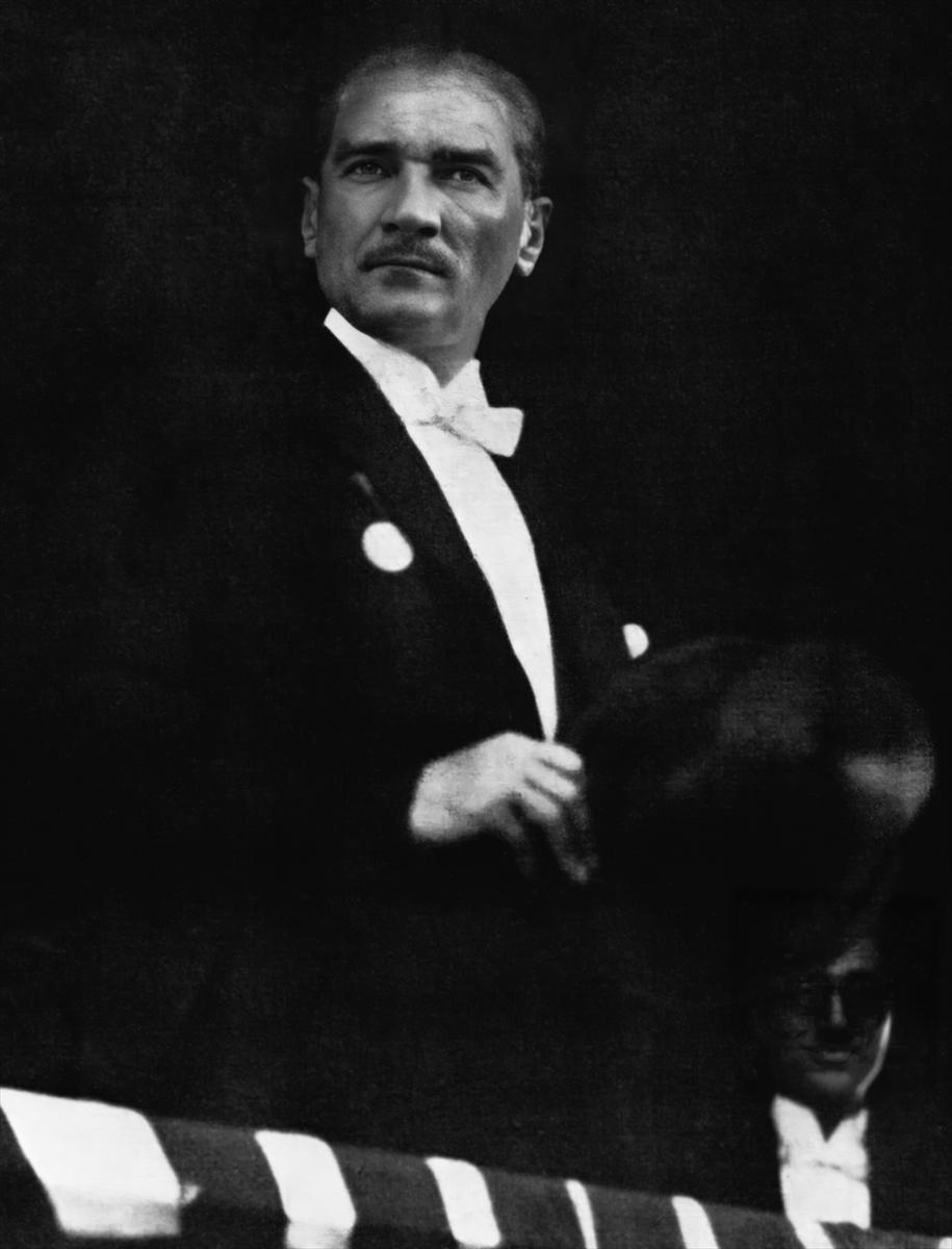 100 fotoğraf ile Mustafa Kemal Atatürk