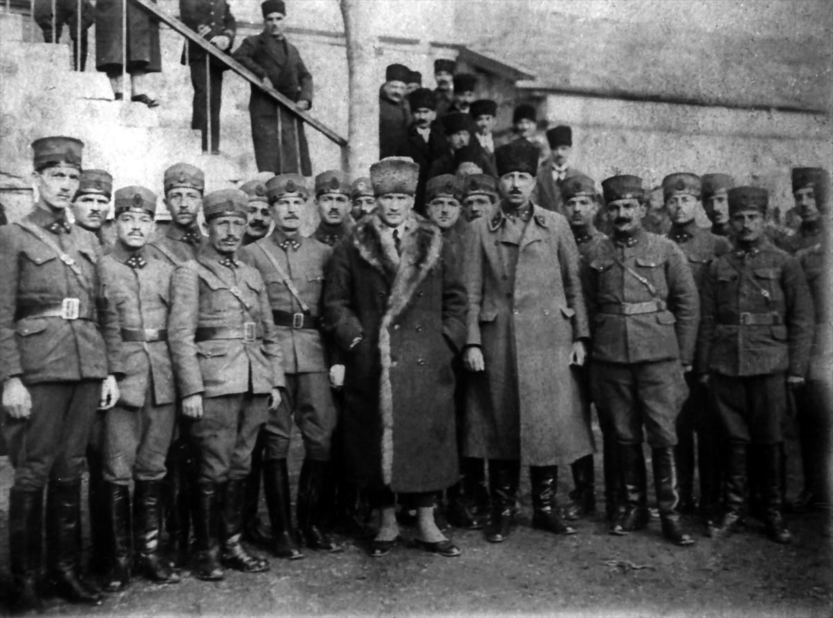 100 fotoğraf ile Mustafa Kemal Atatürk