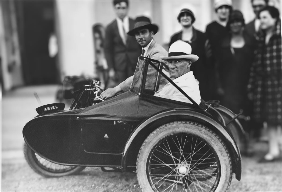 100 fotoğraf ile Mustafa Kemal Atatürk