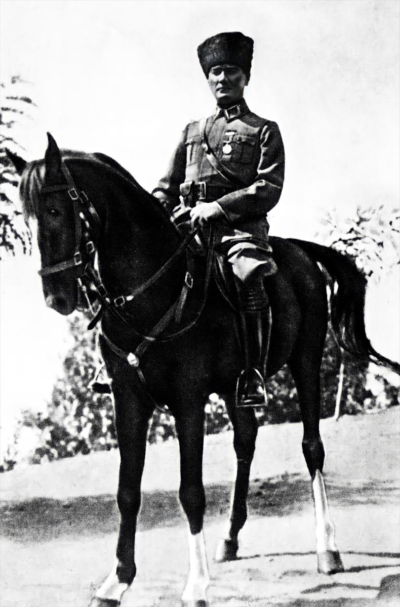 100 fotoğraf ile Mustafa Kemal Atatürk