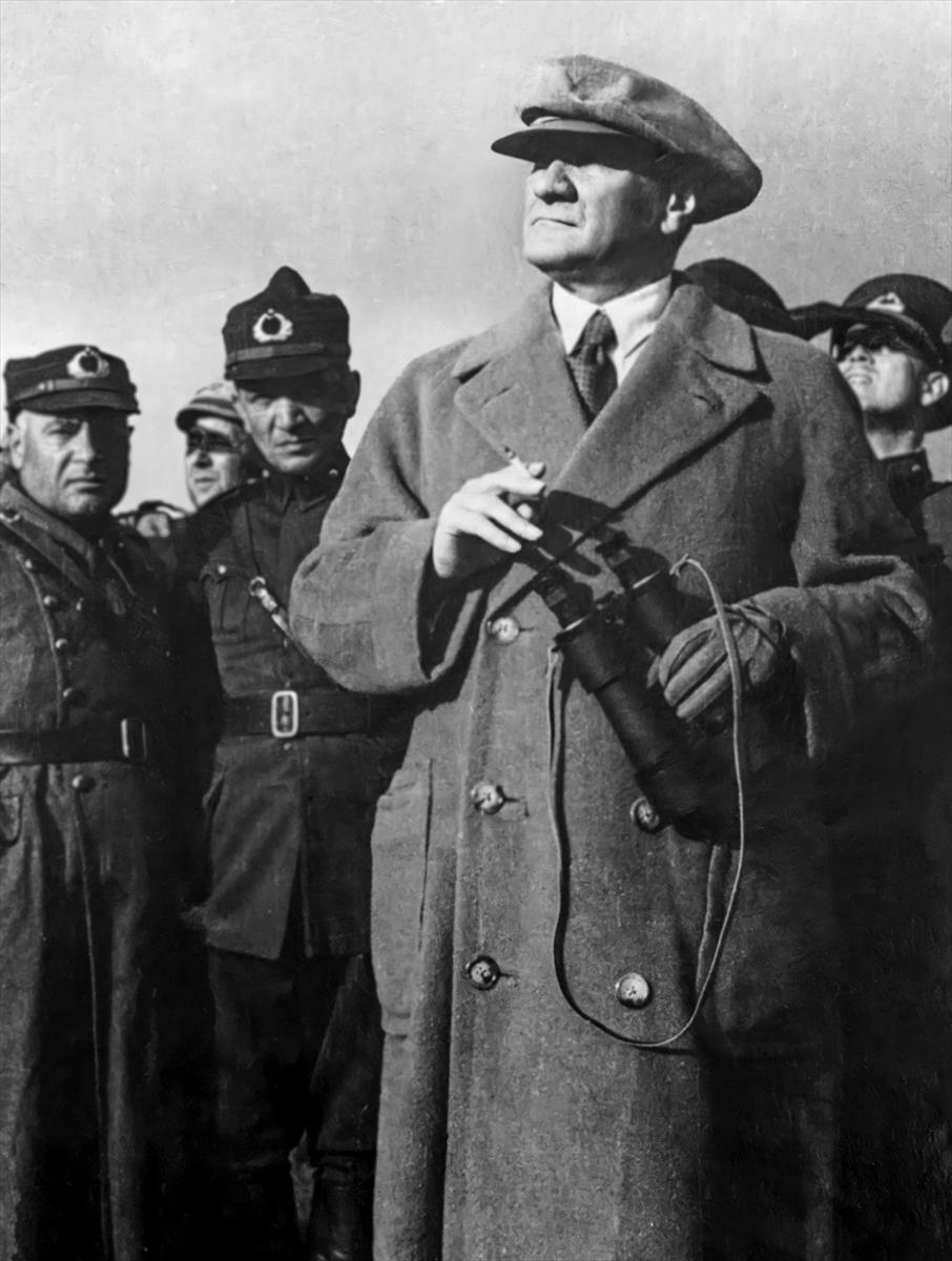 100 fotoğraf ile Mustafa Kemal Atatürk