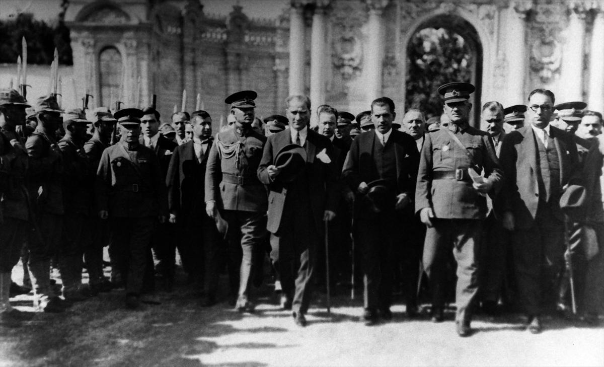 100 fotoğraf ile Mustafa Kemal Atatürk