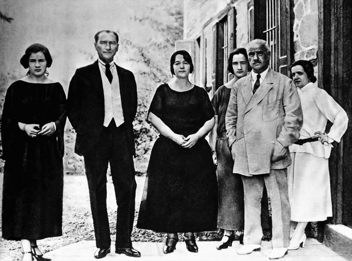 100 fotoğraf ile Mustafa Kemal Atatürk