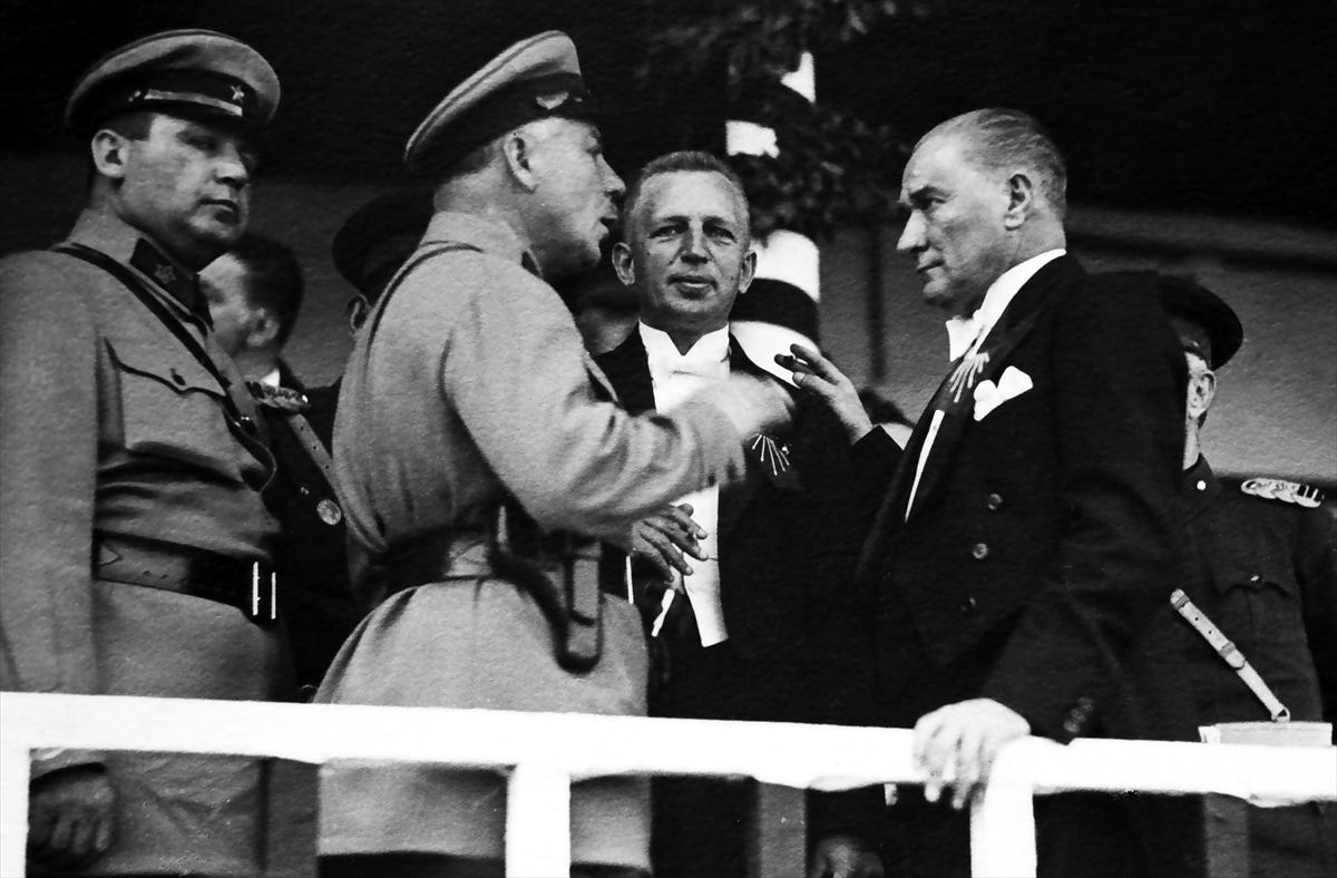 100 fotoğraf ile Mustafa Kemal Atatürk