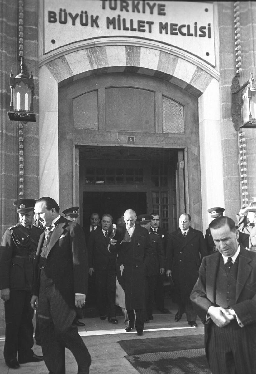 Türkiye Cumhuriyet'i 100 yaşında! Tarihi geçmişi...