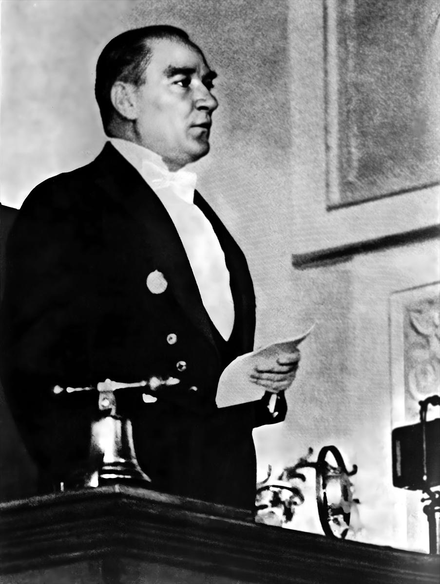 100 fotoğraf ile Mustafa Kemal Atatürk