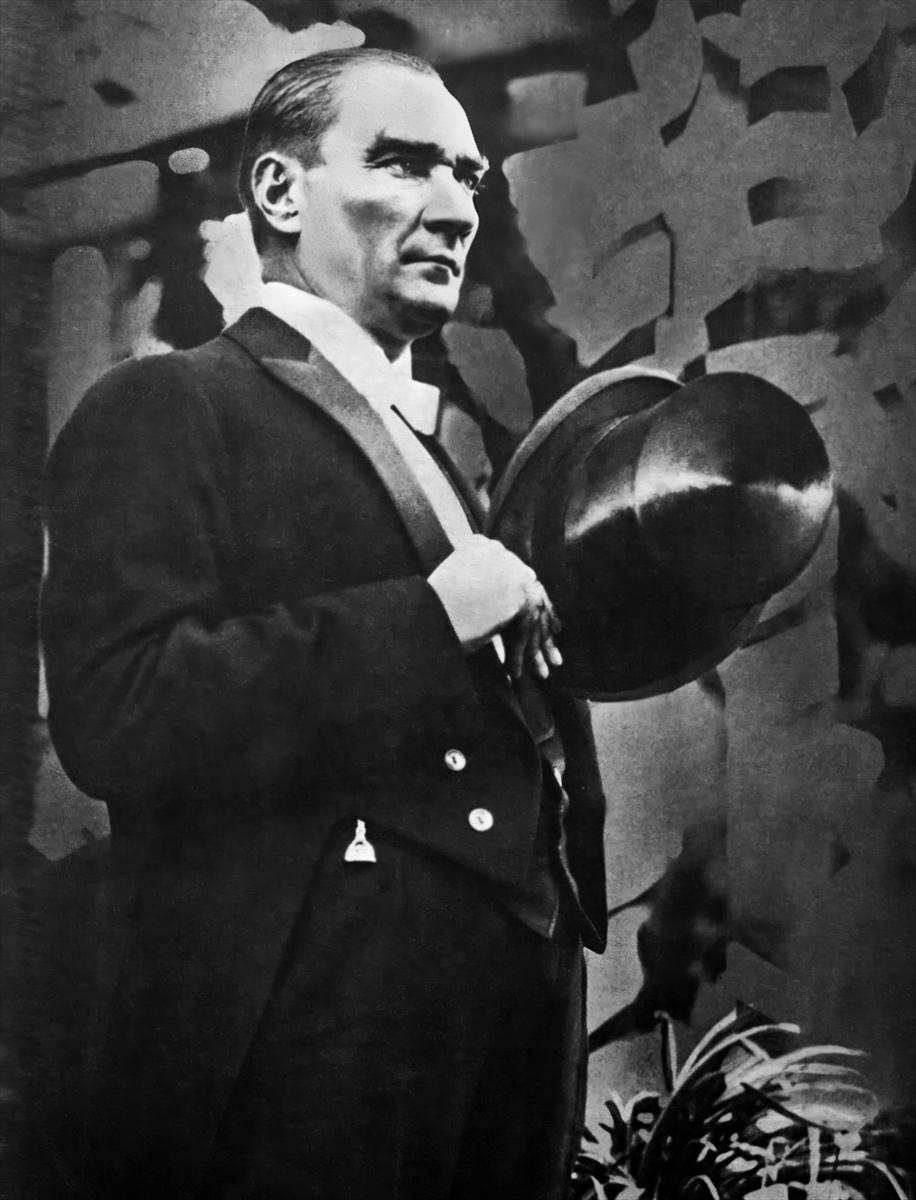 100 fotoğraf ile Mustafa Kemal Atatürk
