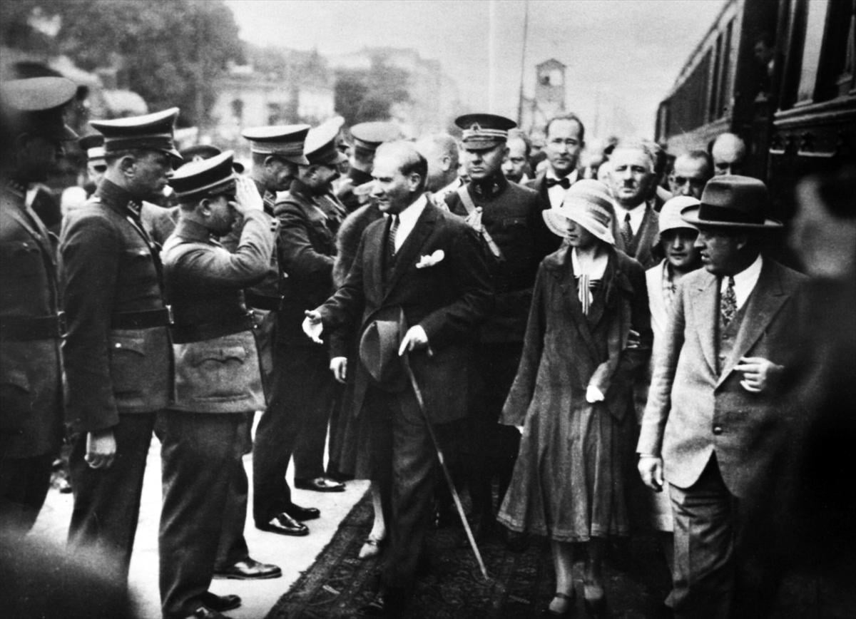 100 fotoğraf ile Mustafa Kemal Atatürk