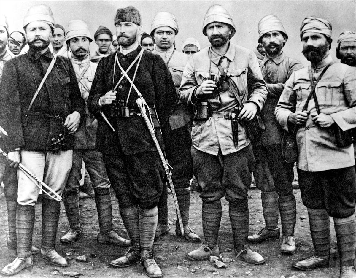 100 fotoğraf ile Mustafa Kemal Atatürk