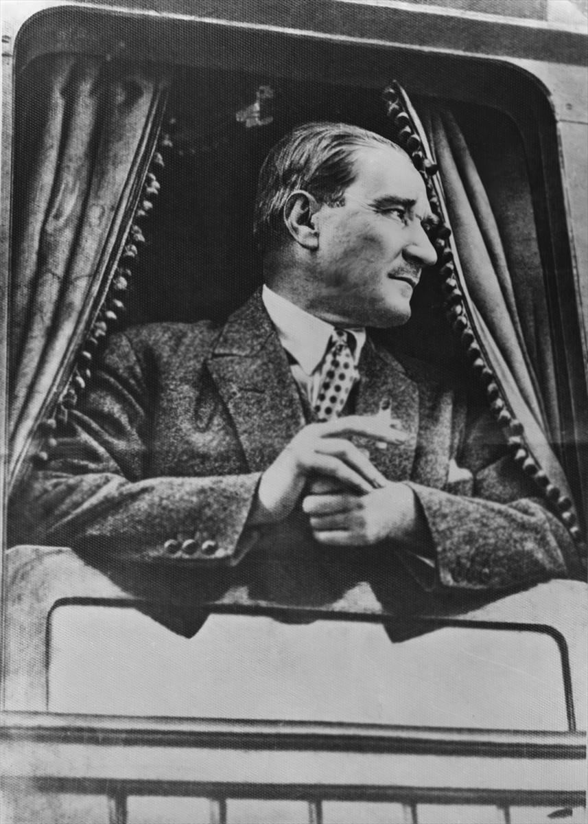 100 fotoğraf ile Mustafa Kemal Atatürk