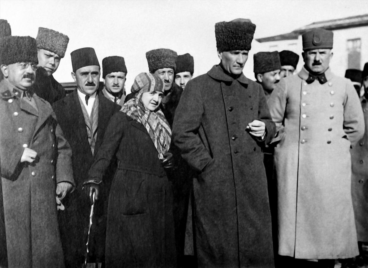 100 fotoğraf ile Mustafa Kemal Atatürk