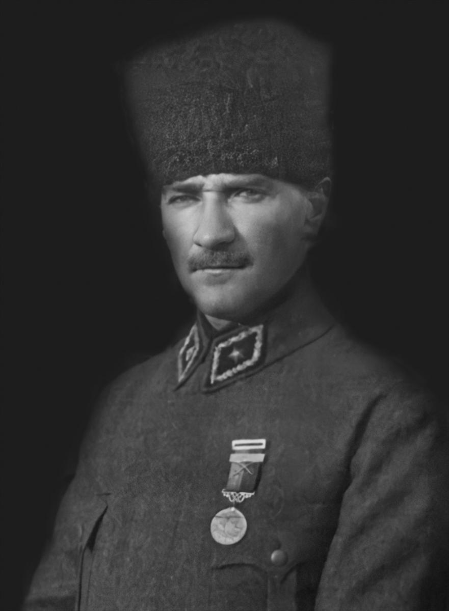 100 fotoğraf ile Mustafa Kemal Atatürk