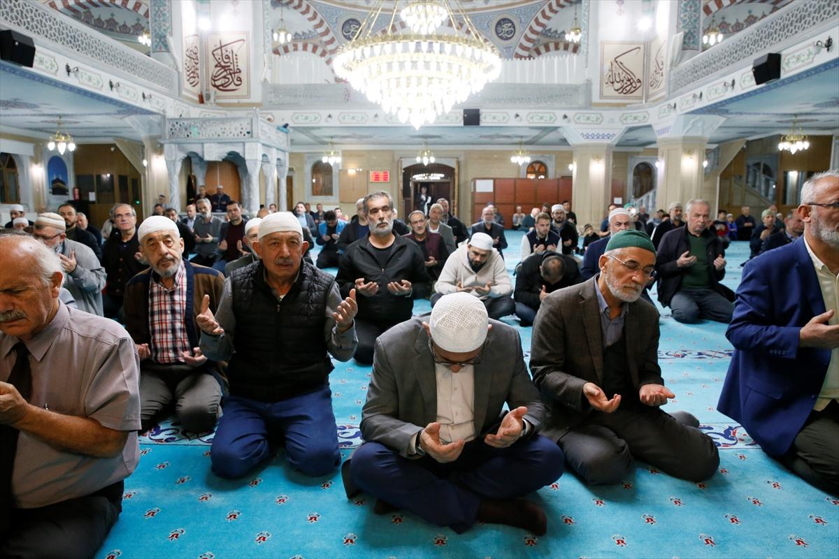 Yurt genelinde camilerde Gazze için dua edildi