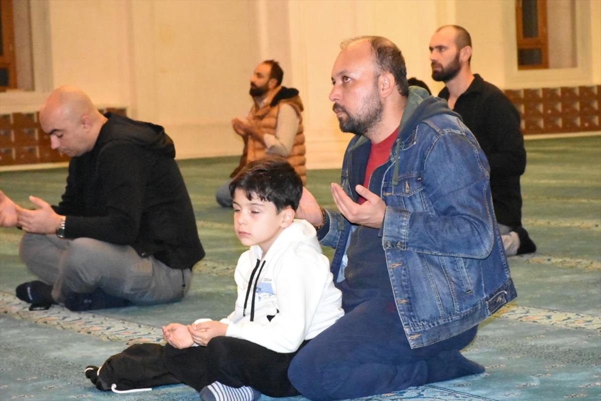 Yurt genelinde camilerde Gazze için dua edildi