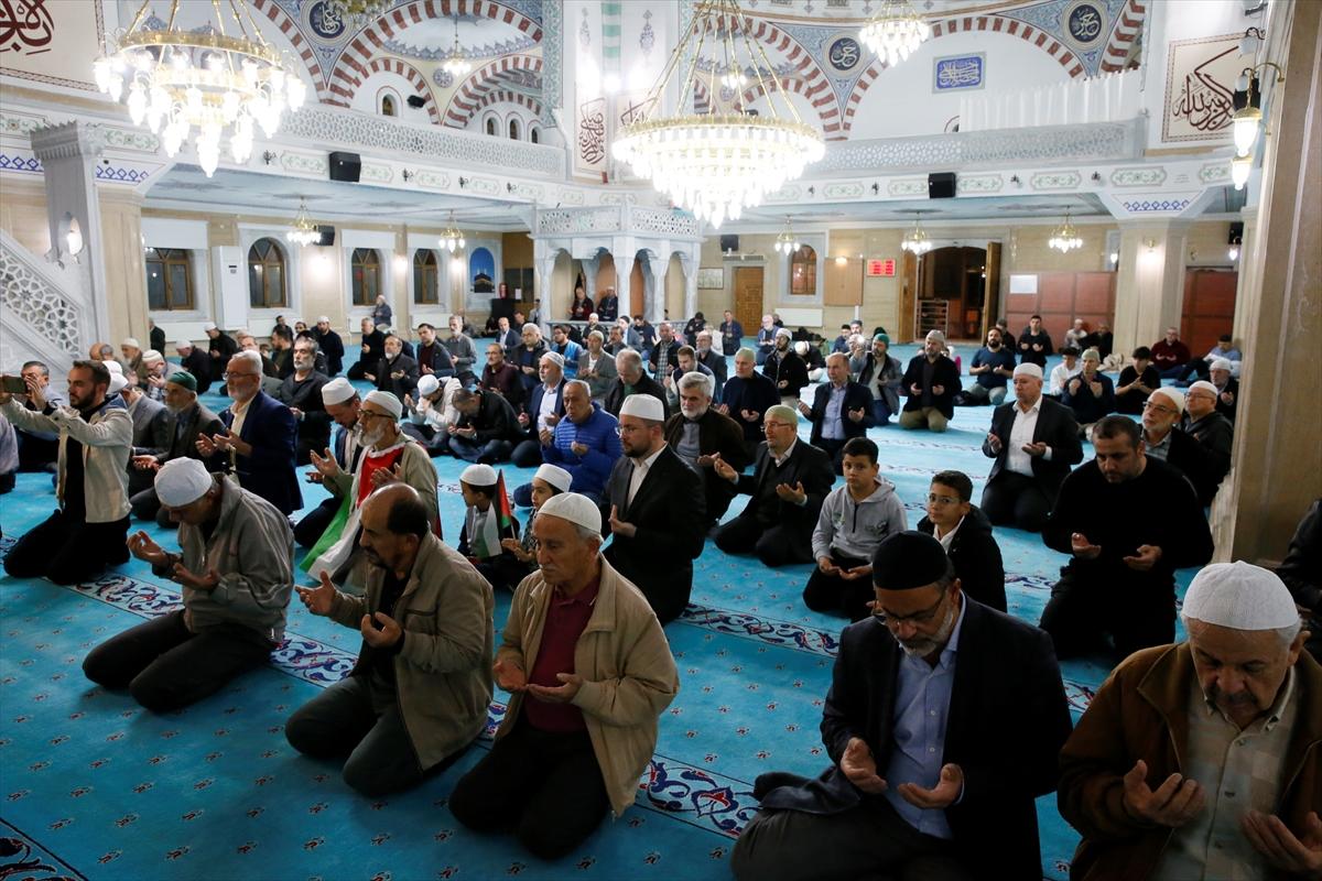 Yurt genelinde camilerde Gazze için dua edildi