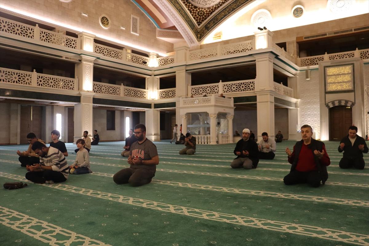 Yurt genelinde camilerde Gazze için dua edildi