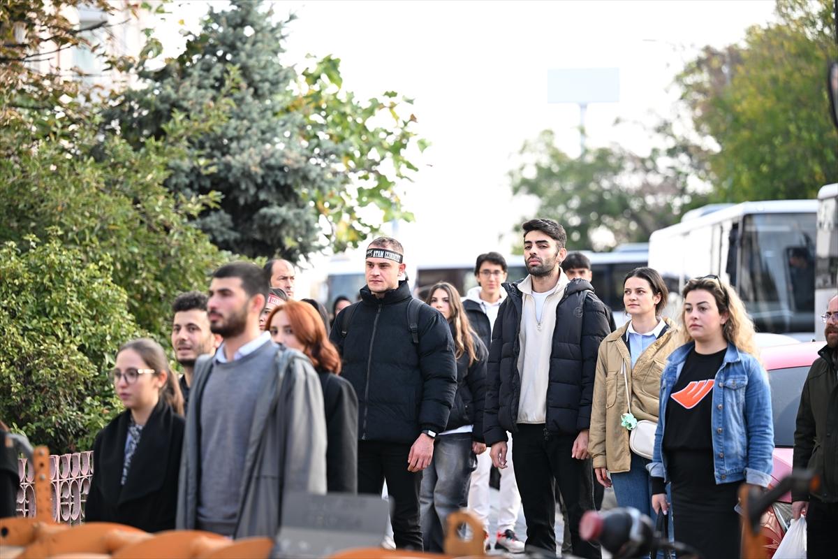 Yurttan saat 9'u 5 geçe manzaraları...