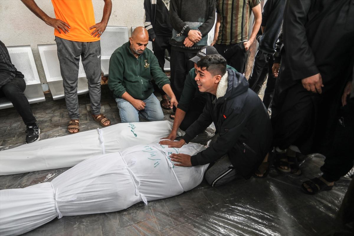 İsrail durmuyor! Gazze'de 37 gündür evlatların ve ailelerin gözleri yaşlı