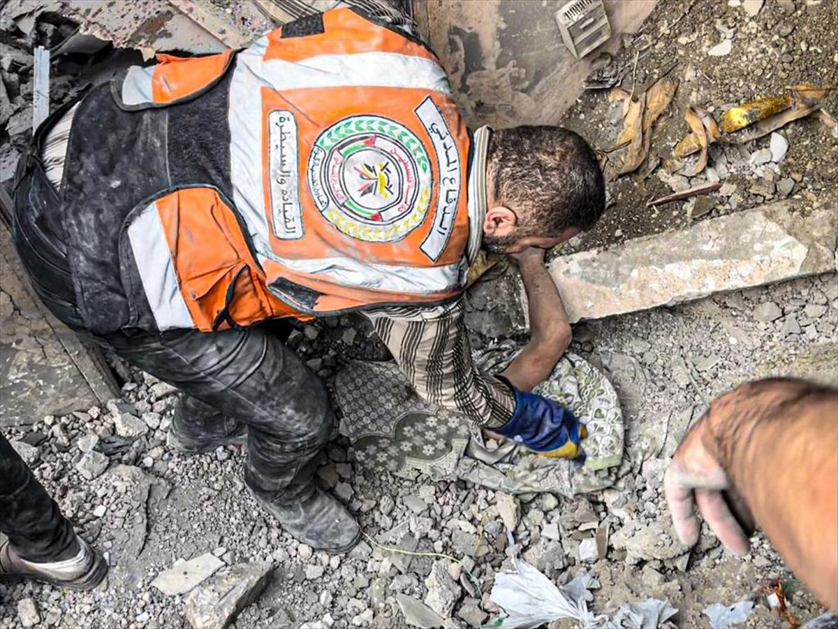 İsrail durmuyor! Gazze'de 37 gündür evlatların ve ailelerin gözleri yaşlı