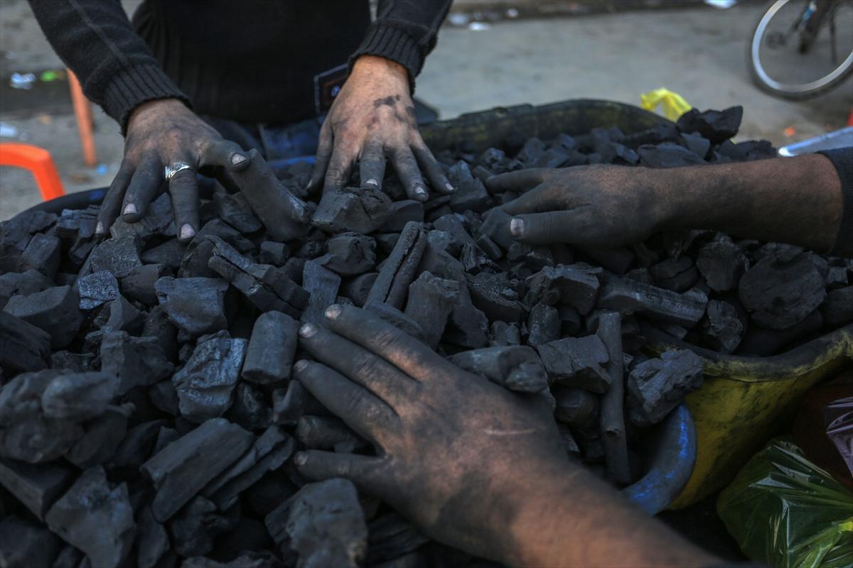 Gazze'de hayatta kalanlar yaşam mücadelesini sürdürüyor