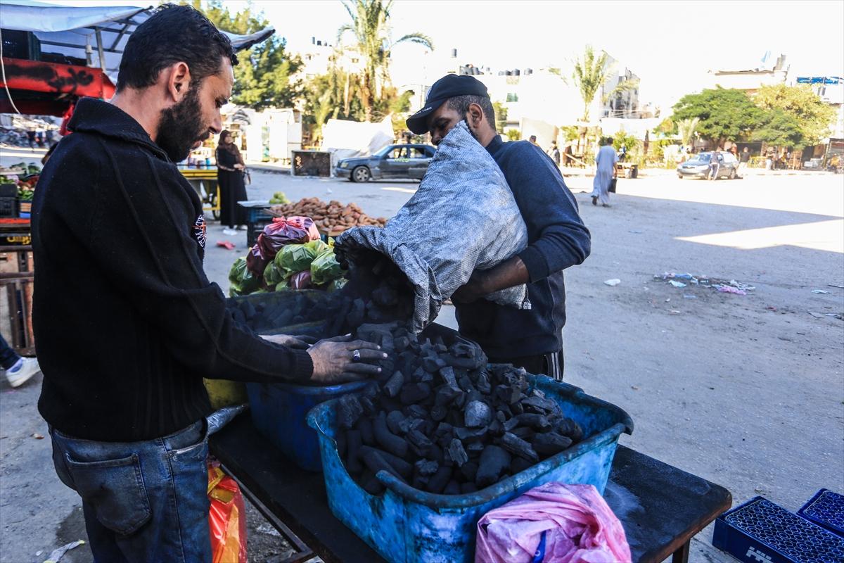 Gazze'de hayatta kalanlar yaşam mücadelesini sürdürüyor