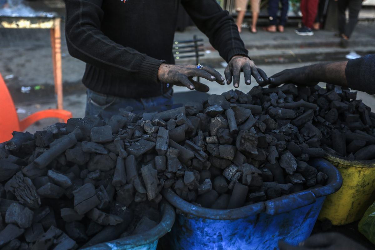 Gazze'de hayatta kalanlar yaşam mücadelesini sürdürüyor