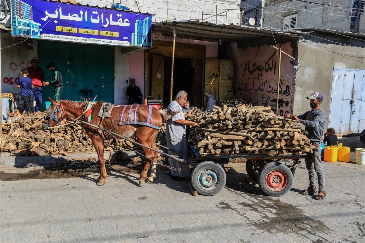 Gazze'de hayatta kalanlar yaşam mücadelesini sürdürüyor
