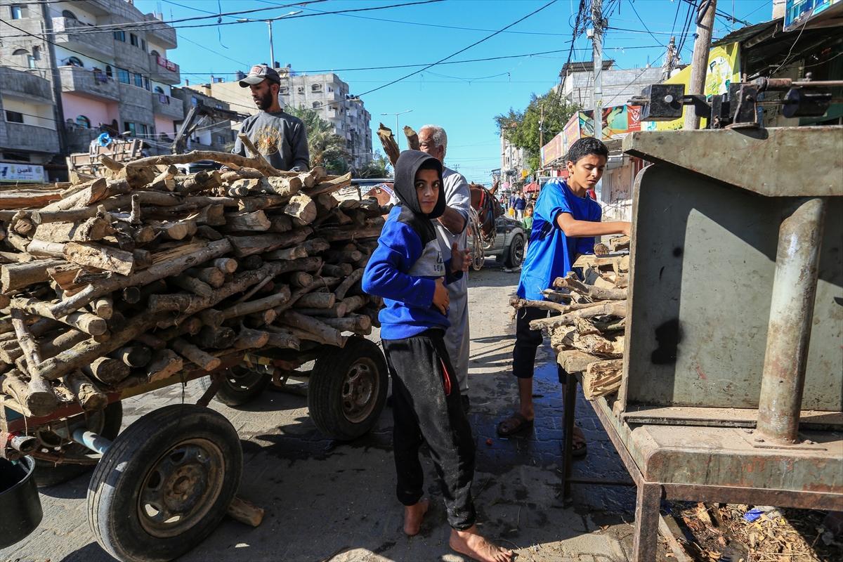 Gazze'de hayatta kalanlar yaşam mücadelesini sürdürüyor