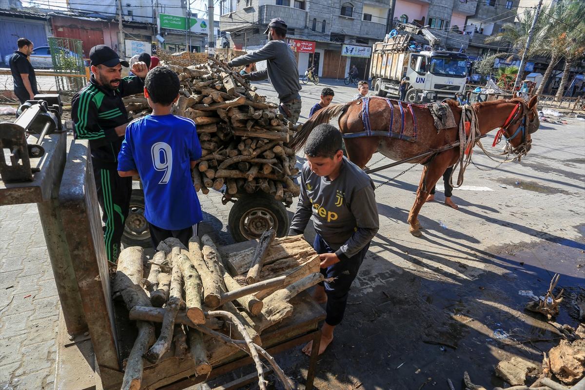 Gazze'de hayatta kalanlar yaşam mücadelesini sürdürüyor