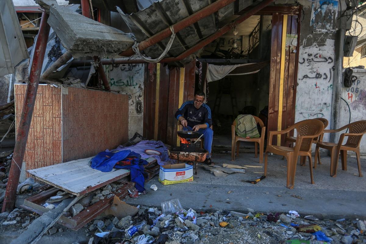Gazze'de hayatta kalanlar yaşam mücadelesini sürdürüyor