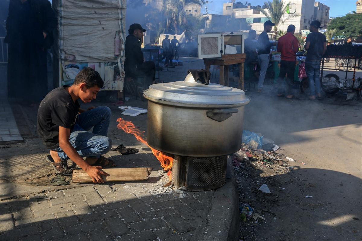 Gazze'de hayatta kalanlar yaşam mücadelesini sürdürüyor