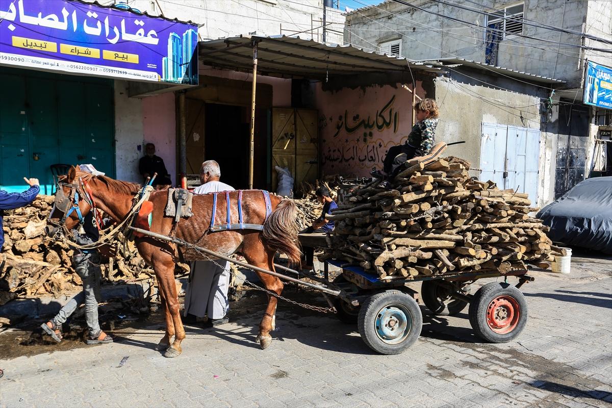 Gazze'de hayatta kalanlar yaşam mücadelesini sürdürüyor