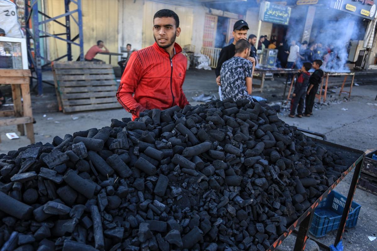 Gazze'de hayatta kalanlar yaşam mücadelesini sürdürüyor