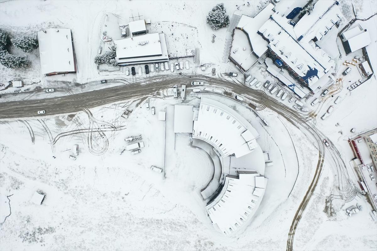 Bursa'ya lapa lapa kar yağdı! Yerli ve yabancı turistler Uludağ'a akın etti