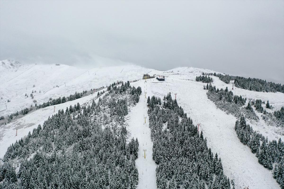 Bursa'ya lapa lapa kar yağdı! Yerli ve yabancı turistler Uludağ'a akın etti