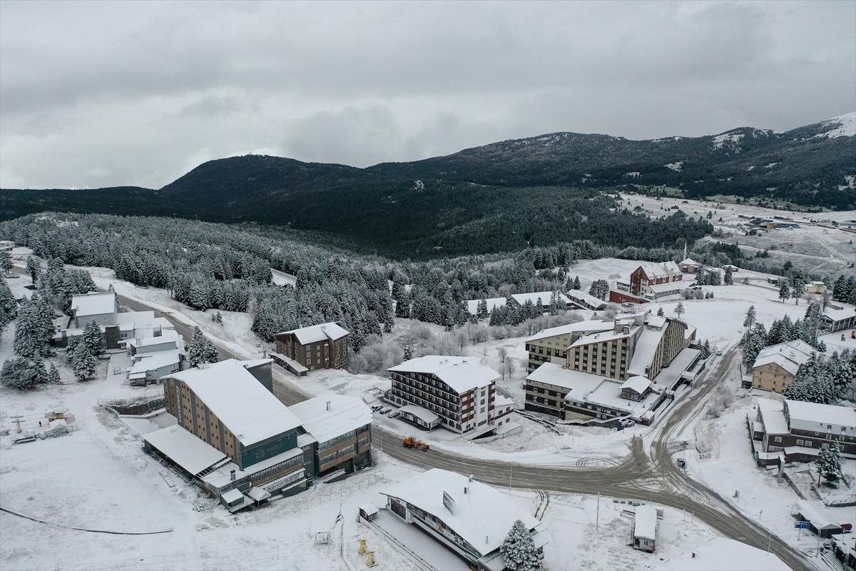 Bursa'ya lapa lapa kar yağdı! Yerli ve yabancı turistler Uludağ'a akın etti
