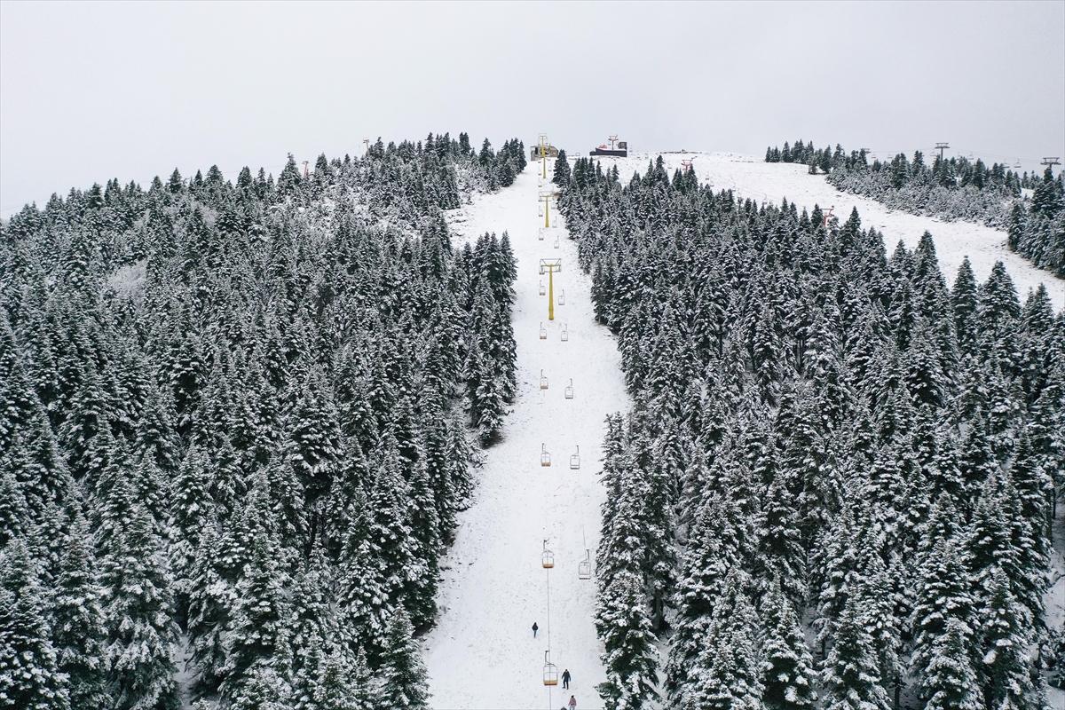 Bursa'ya lapa lapa kar yağdı! Yerli ve yabancı turistler Uludağ'a akın etti