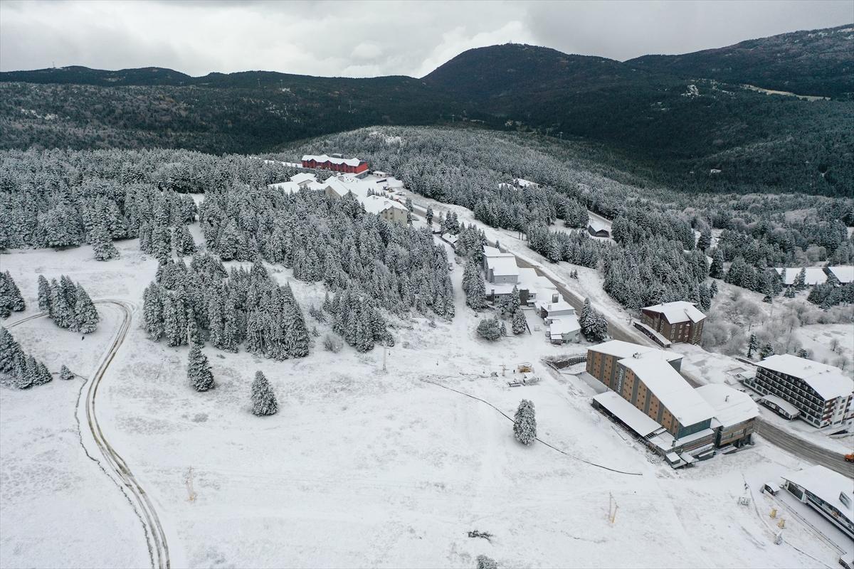 Bursa'ya lapa lapa kar yağdı! Yerli ve yabancı turistler Uludağ'a akın etti