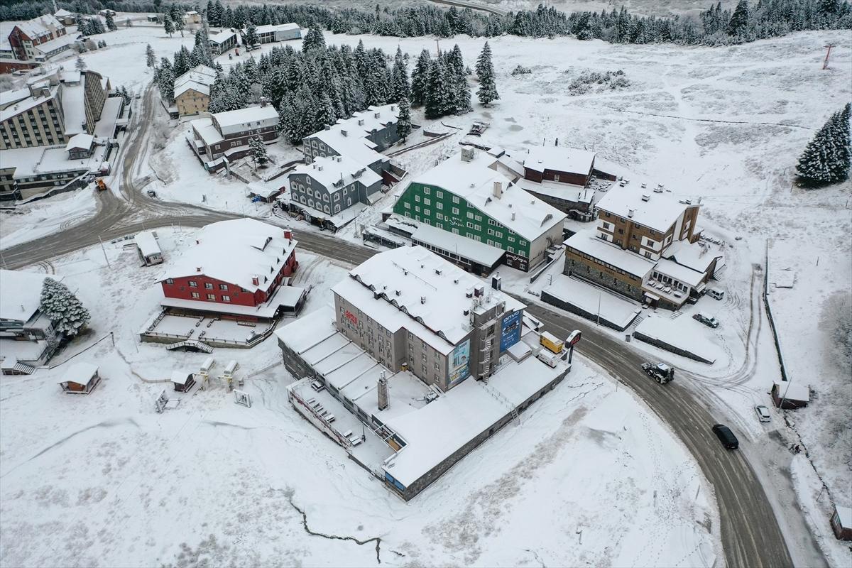Bursa'ya lapa lapa kar yağdı! Yerli ve yabancı turistler Uludağ'a akın etti