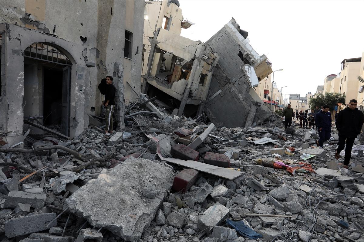 İsrail ateşkes dinlemiyor! Savaşın 47'nci gününde Gazze'yi bombardımana tuttu