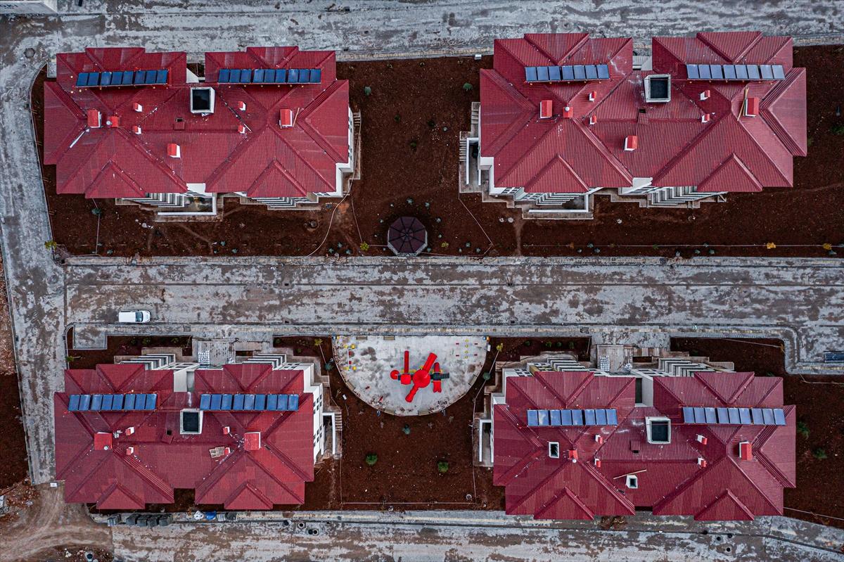 Depremin merkezi Elbistan'da kalıcı konutlar yükseldi