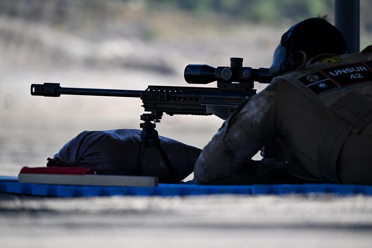 İzmir'de jandarma keskin nişancıları yarıştı